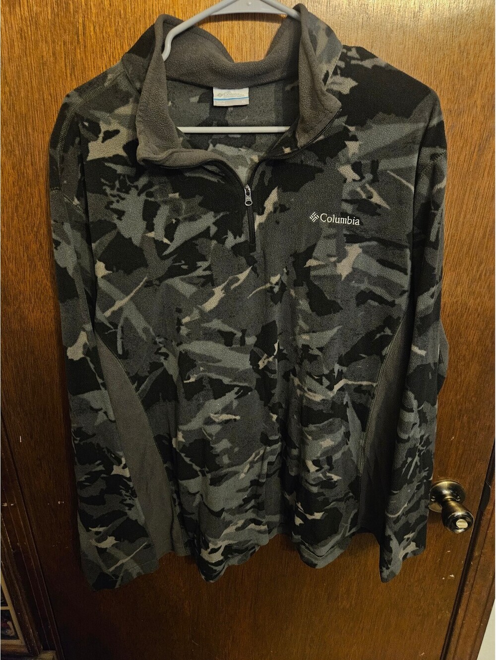 Columbia Men's XL Fleece Pullover Jacket in Black and Gray Camouflage